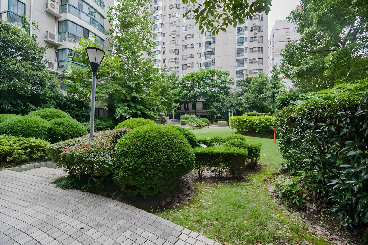 延安西路1328弄 一座被绿意温柔包裹的住宅区